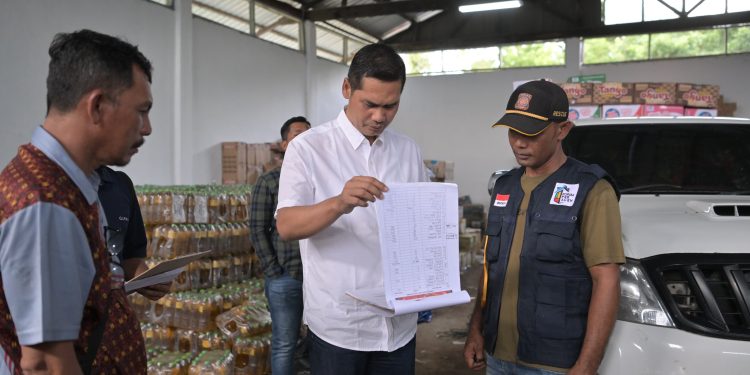 Pastikan Stok Logistik Aman, Sekda Aceh Tinjau Posko Pelabuhan Krueng Geukueh