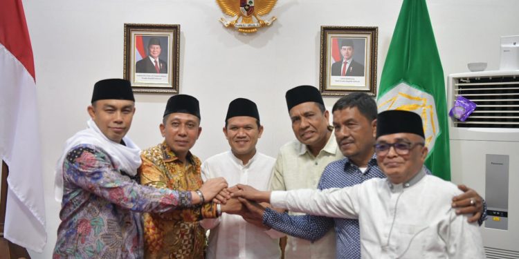 Wagub Aceh Fadhlullah Ambil Langkah Cepat Mediasi Konflik Pimpinan Pidie Jaya, Bupati–Wabup Sepakat Damai dan Berangkulan