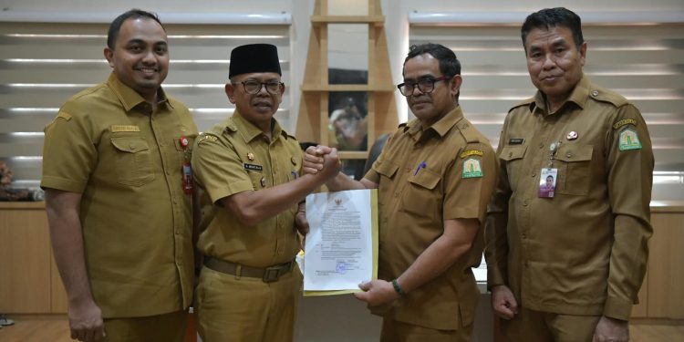 Taufik Jadi Plt Sekda Aceh, Wagub Dek Fadh: Jaga Integritas dan Bangun Komunikasi yang Baik