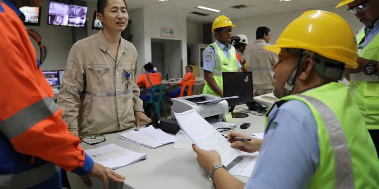 Foto: Razia Tenaga Kerja Asing di Pabrik Semen Lhoknga