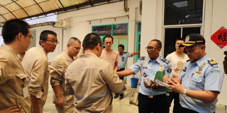 Foto: Razia Tenaga Kerja Asing di Pabrik Semen Lhoknga