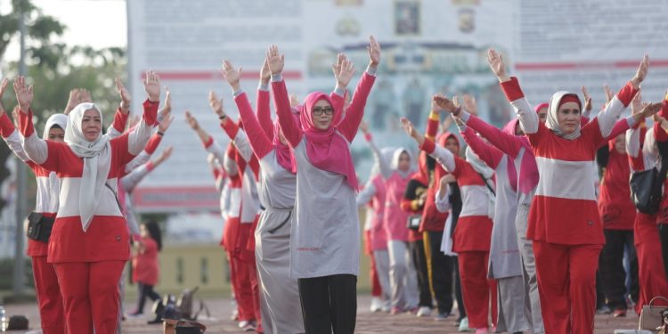 Dyah Erti Ikut Senam di Polda Aceh