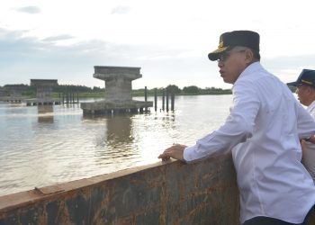 Plt Gubernur Tinjau Pembangunan Jembatan Kilangan-Kuala Baru