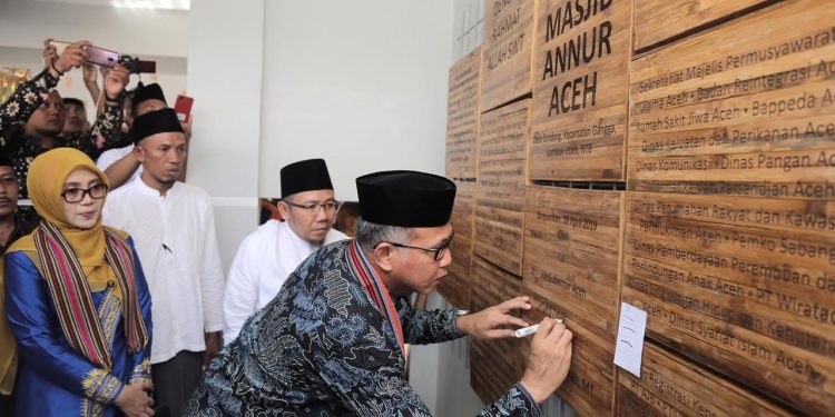 Plt Gubernur Resmikan Masjid Berkonstruksi Bambu di Lombok