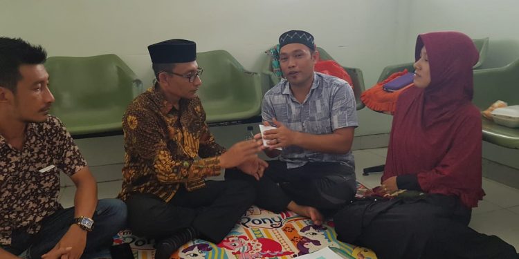 Haji Uma Jenguk Bocah Penderita Bocor Jantung dan Warga Aceh Penderita Kanker Paru