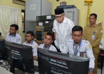 Tinjau UNBK, Nova: Ada Dimensi Lain yang harus Dibenahi