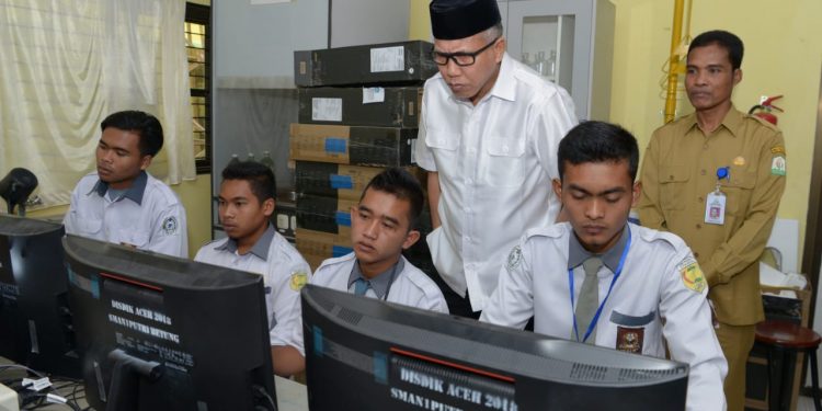 Tinjau UNBK, Nova: Ada Dimensi Lain yang harus Dibenahi