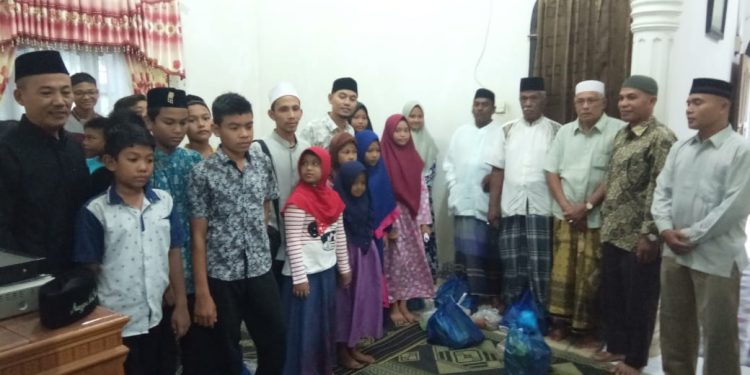 Alumni VIII dan Angkatan 99 PMMU Santuni Anak Yatim