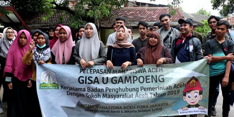 Pemerintah Aceh dan Tokoh Masyarakat Aceh Lepas 85 Mahasiwa Mudik U Gampong