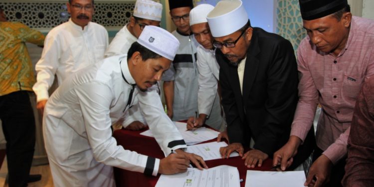 Dinas Dayah Teken Mou Pengembangan Bahasa Dengan 10 Dayah