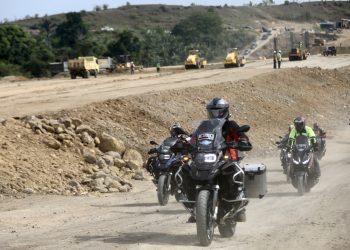 Menggunakan Moge Plt. Gubernur Meninjau Jalan Tol