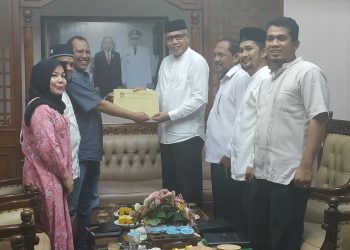 Plt Gubernur Terima Dokumen Calon Anggota DPRA Terpilih dari KIP
