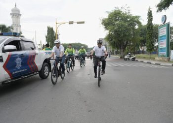Ikut Gowes Bersama Ribuan Warga, Plt Gubernur Finish Urutan Pertama