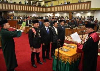 Nova Iriansyah Apresiasi Tiga Pimpinan Muda DPR Aceh