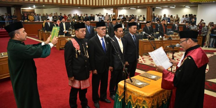 Nova Iriansyah Apresiasi Tiga Pimpinan Muda DPR Aceh