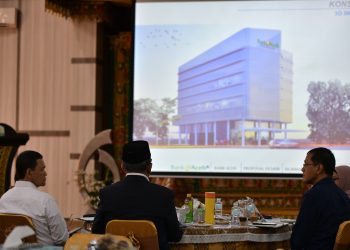 Plt Gubernur Juri Kehormatan Sayembara Desain Gedung PT BAS
