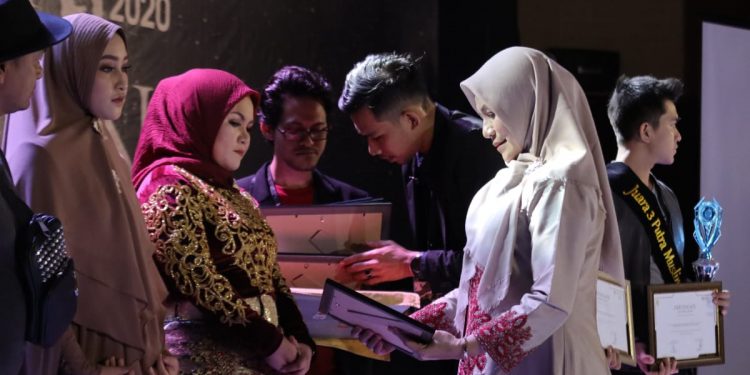 Ketua DWP Setda Aceh Terpukau Busana Rumoh Syar’i