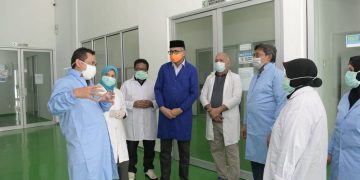 Plt Gubernur Nova Tinjau Laboratorium Pemeriksaan Spesimen Virus Corona di Aceh