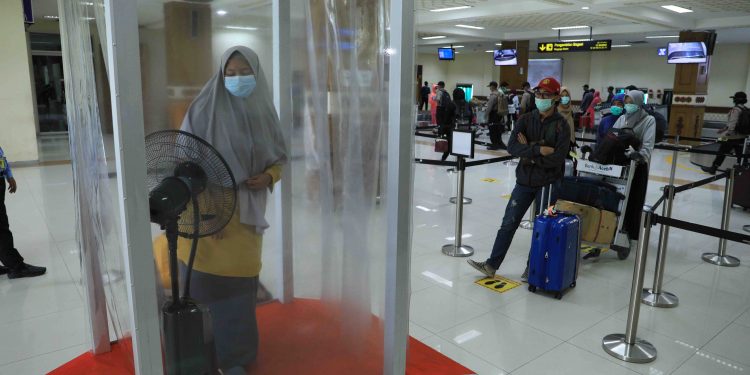 Spesimen PDP Covid-19 Dikirim ke Jakarta Melalui Bandara SIM