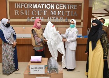 Dyah Serahkan APD ke RSUD Cut Meutia dan RSUD Fauziah