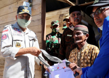 Plt Gubernur Antar Bantuan untuk Korban Puting Beliung di Pulo Aceh