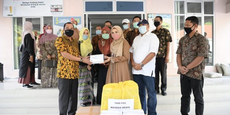 Dyah Antar Bantuan Alat Kesehatan dan Tinjau Rumah Sakit Yuliddin Awai