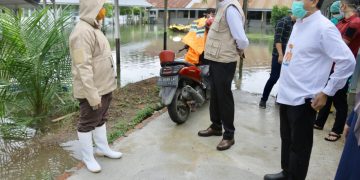 Plt Gubernur Tinjau Ruang Isolasi Pasien Covid-19 yang Tergenang Banjir