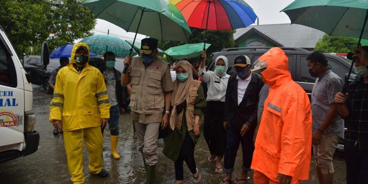 Plt Gubernur Tinjau Posko Banjir di Aceh Besar
