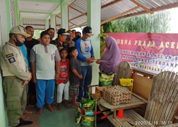Purna Praja Aceh Bagi Sembako untuk Masyarakat Terdampak Covid-19