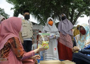 Dyah Salurkan Paket Bantuan Anak dari Global Ehsan Relief Indonesia