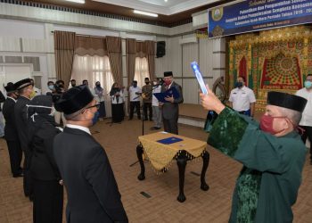Plt Gubernur Lantik Anggota BPSK Aceh Utara