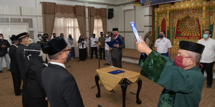 Plt Gubernur Lantik Anggota BPSK Aceh Utara
