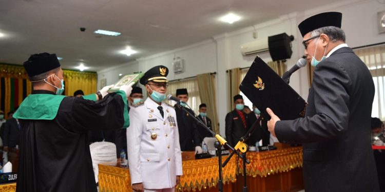 Plt Gubernur Aceh Lantik Muzakkar A. Gani sebagai Bupati Bireuen