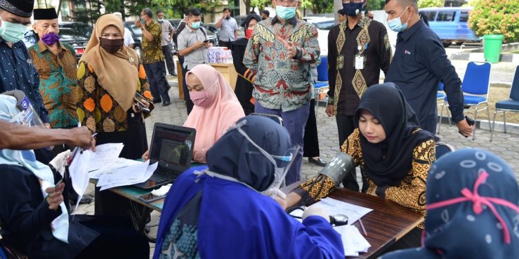 Sekda Aceh Pantau Langsung Aksi Donor Darah ASN Pemerintah Aceh