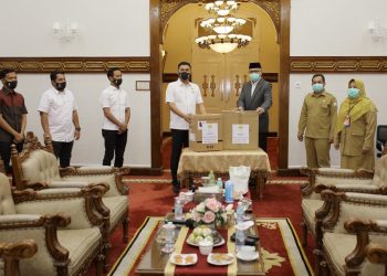 Plt Gubernur Terima Unit Ventilator Covid-19 Bantuan HIPMI Aceh