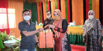 Dyah Erti Serahkan Bantuan Usaha Ekonomi Produktif Untuk Pengrajin