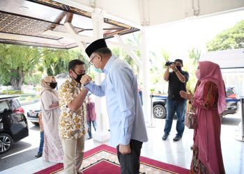 Plt Gubernur Jamu Makan Siang Mantan Wakasad