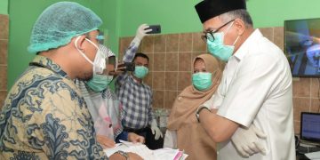 Bertambah Dua Kasus Covid-19, Plt Gubernur Besuk Pasien di RICU-RSUZA