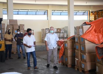 Sekda Taqwallah Cek Pengemasan 1 Juta Masker Pemberian Presiden