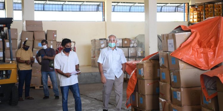 Sekda Taqwallah Cek Pengemasan 1 Juta Masker Pemberian Presiden