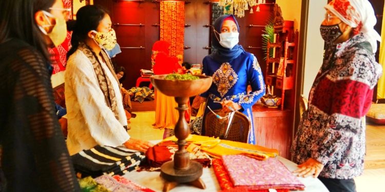 Dyah Erti Idawati perkenalkan Batik Aceh di Jakarta