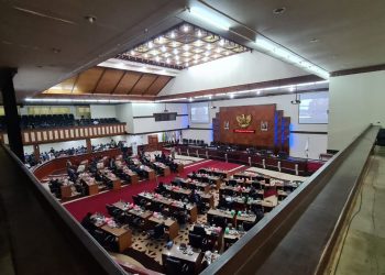Plt Gubernur Hadir Tepat Waktu di Sidang Paripurna DPRA