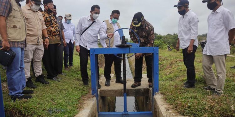 Asisten II Resmikan Uji Coba Fungsional Irigasi Lhok Guci