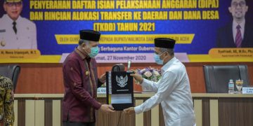 Gubernur Aceh Serahkan DIPA dan TKDD Rp.48,9 Triliun