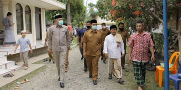 Gubernur Takziah ke Makam Ketua MPU Aceh, Abu Daud Zamzami