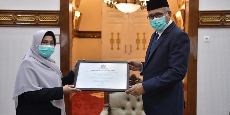 Kanwil DJKN Berikan Penghargaan Kepada Gubernur Aceh