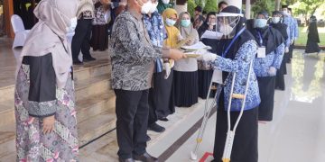 Sekda Aceh Serahkan 1.164 SK Kenaikan Pangkat dan Pensiun ASN
