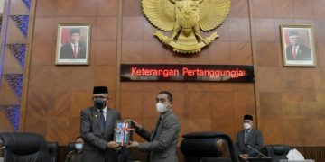 Gubernur Sampaikan LKPJ Tahun Anggaran 2020 dalam Paripurna DPRA
