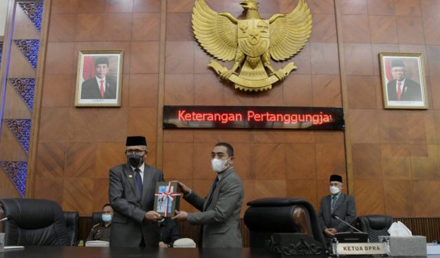 Gubernur Sampaikan LKPJ Tahun Anggaran 2020 dalam Paripurna DPRA