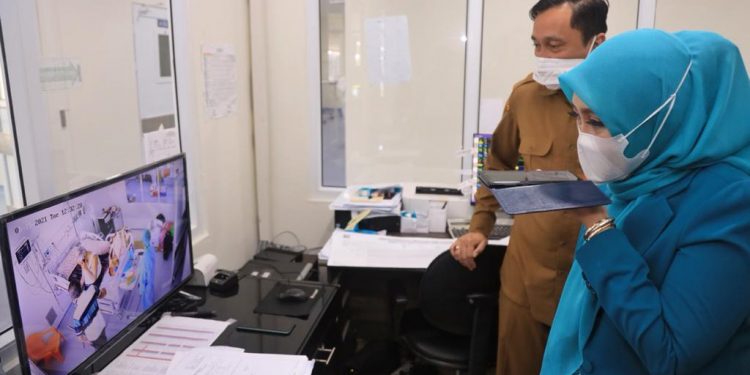 Ketua PKK Aceh Jenguk Abu Doto di RSUDZA